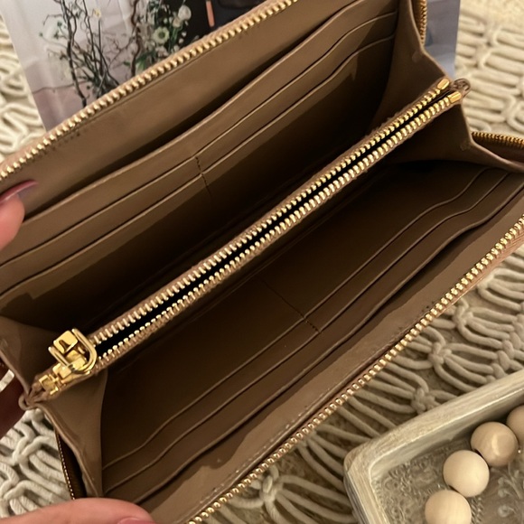 Prada zip around continental wallet - Picture 4 of 8